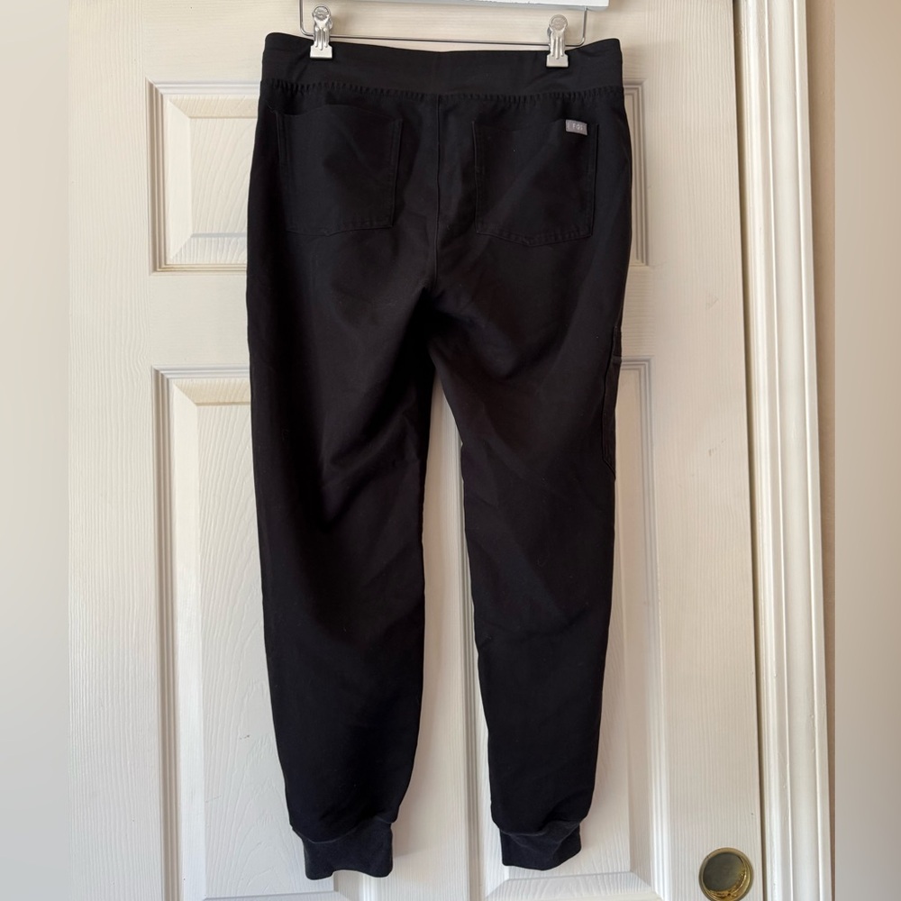FIGS Zamora Jogger Scrub Pants — Black, Size Small Petite - Picture 2 of 3